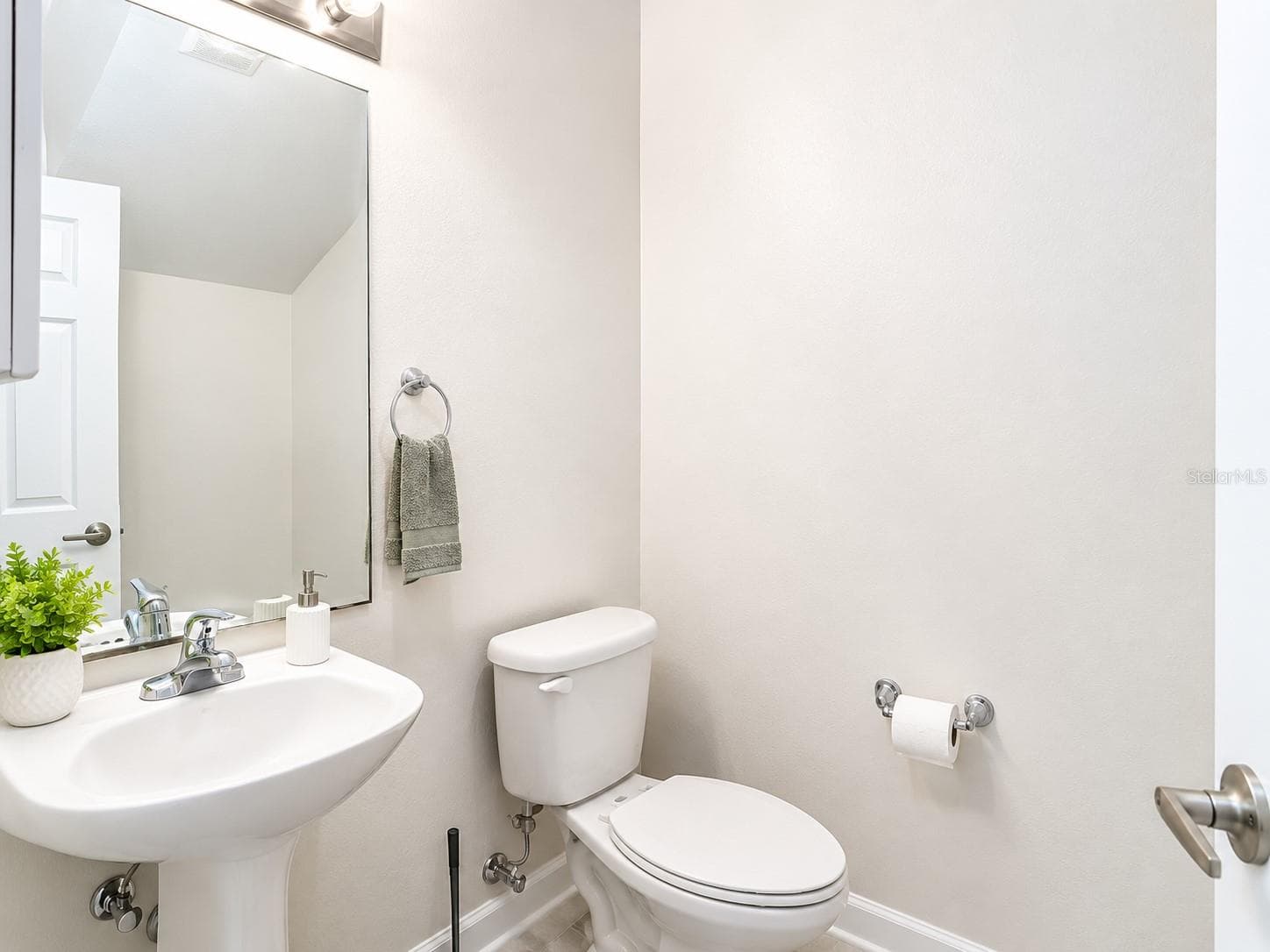 Townhouse at 8009 TIPPERARY LN, TAMPA, photo 9 of 22
