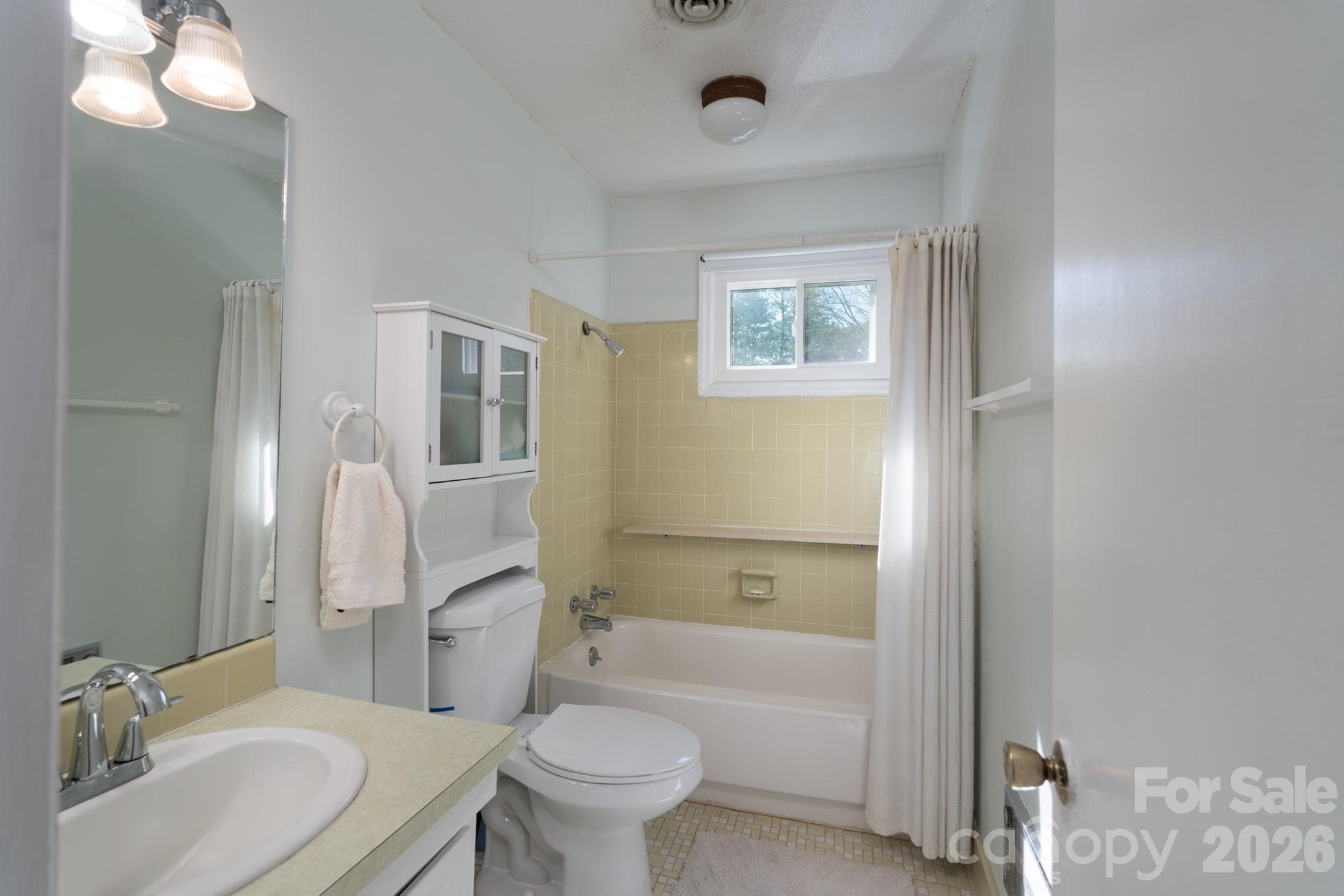 Single Family Residence at 2123 Poinsett Drive, Rock Hill, photo 16 of 33