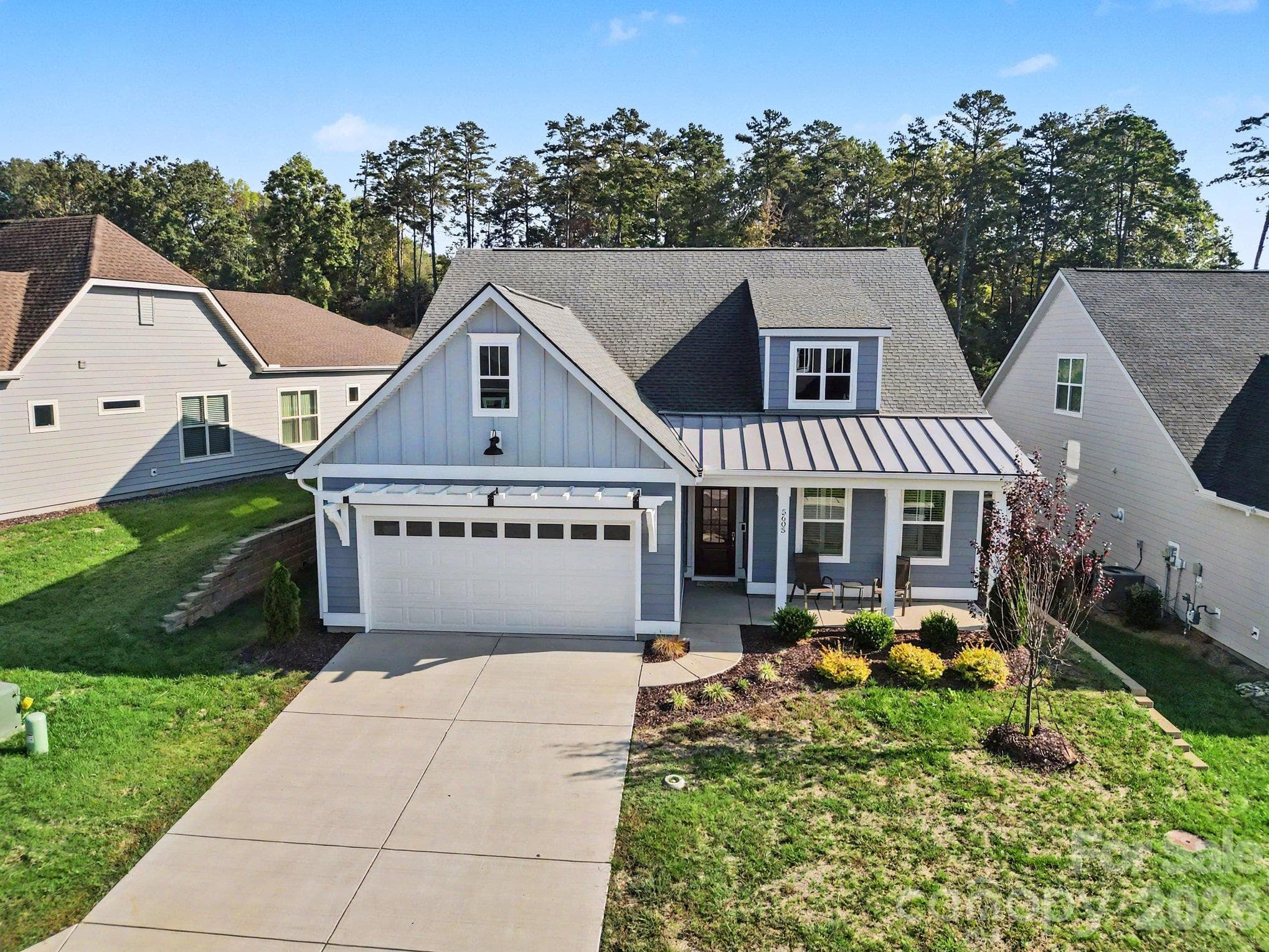 Situated on a private lot with back green space - 5605 Caneel Lane, Denver