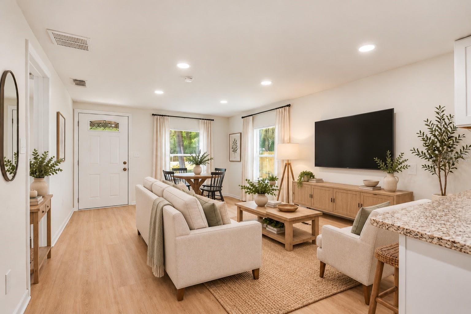 Virtually Staged - 816 WOODLAND AVE, LEESBURG