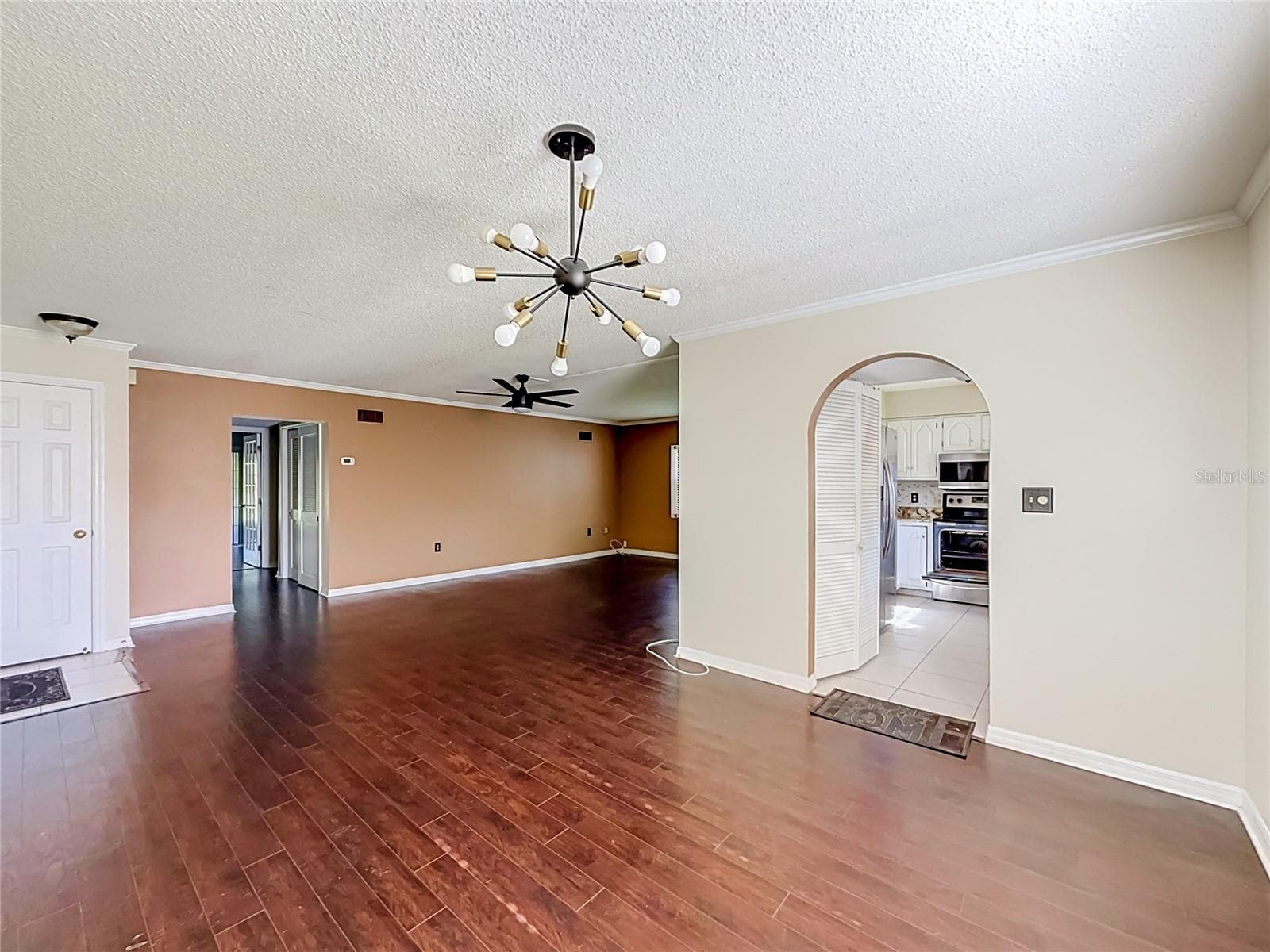 Condominium at 100 E OAK TERRACE DR #C1, LEESBURG, photo 9 of 30