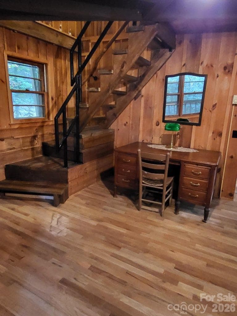 Single Family Residence at 667 Pinewood Knoll Drive, Hendersonville, photo 6 of 26