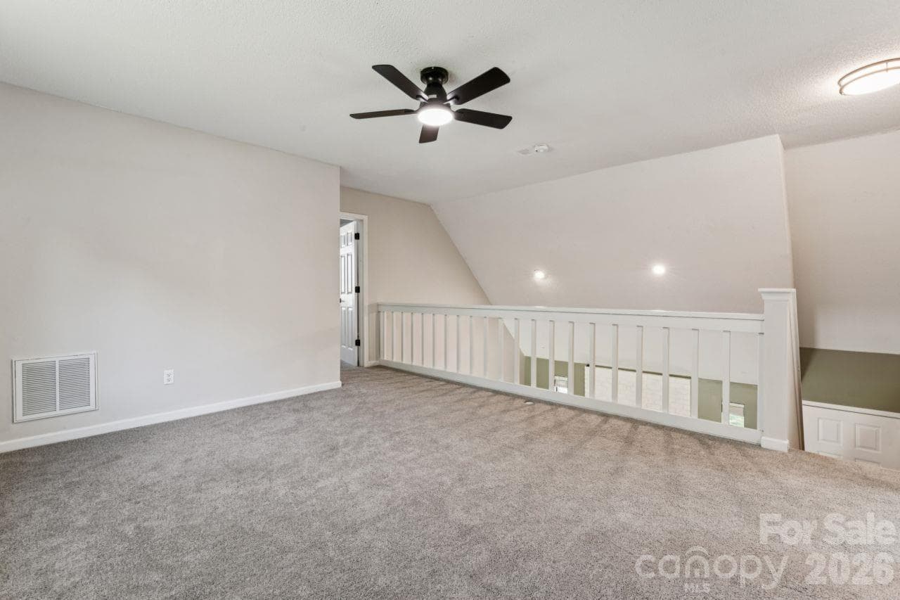 Upstairs loft landing - 6719 Montezuma Trail, Charlotte