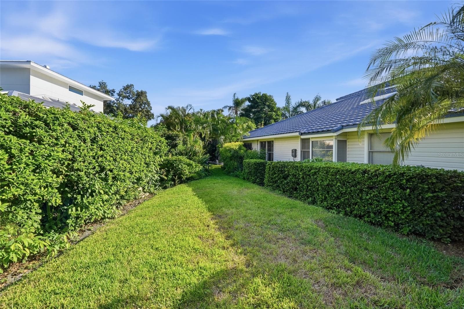 Side Yard w/Tons of Mature Landscaping - 4307 CAMINO REAL, SARASOTA