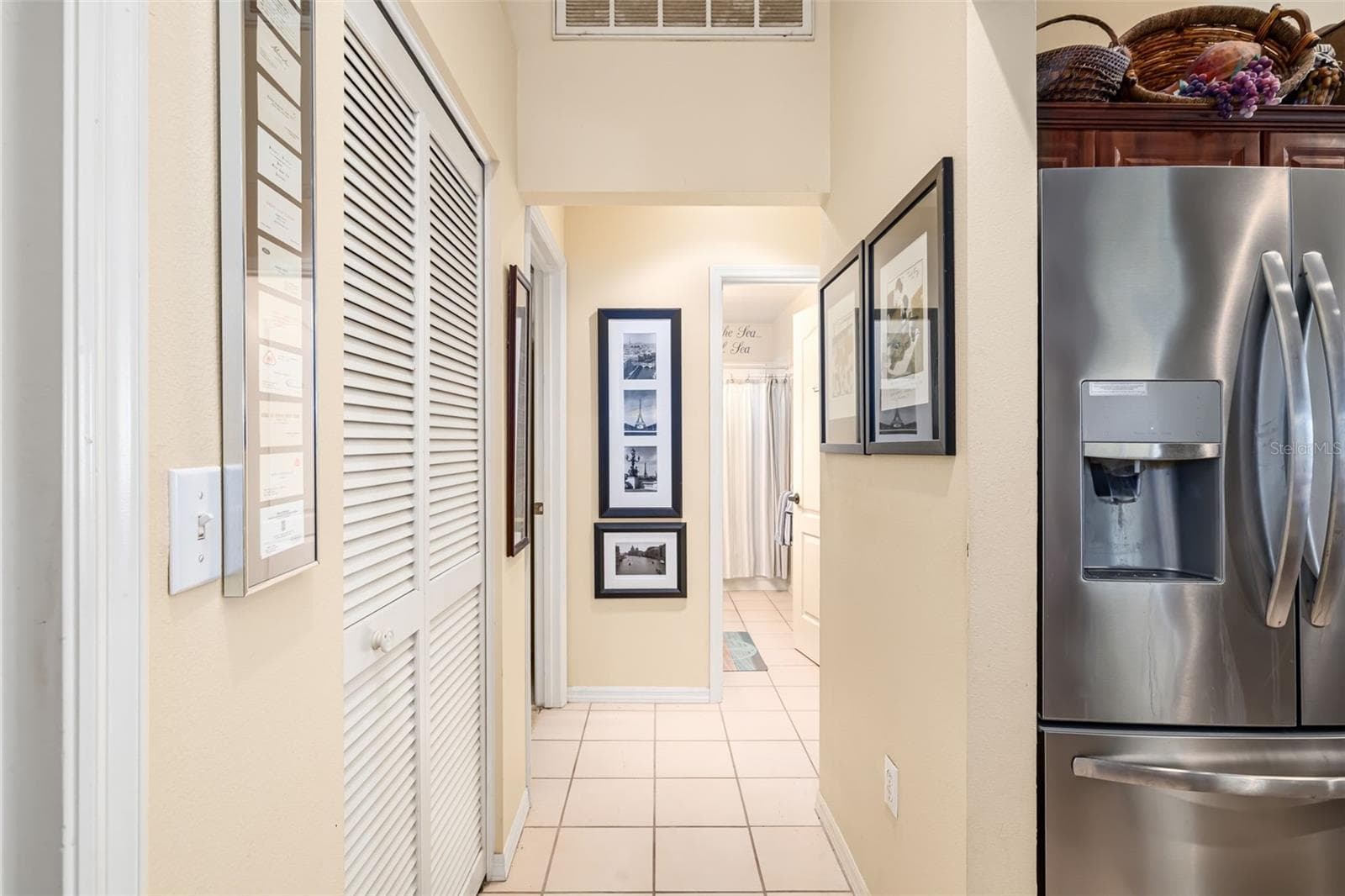 Single Family Residence at 9678 KNIGHTSBRIDGE CIR, SARASOTA, photo 13 of 57