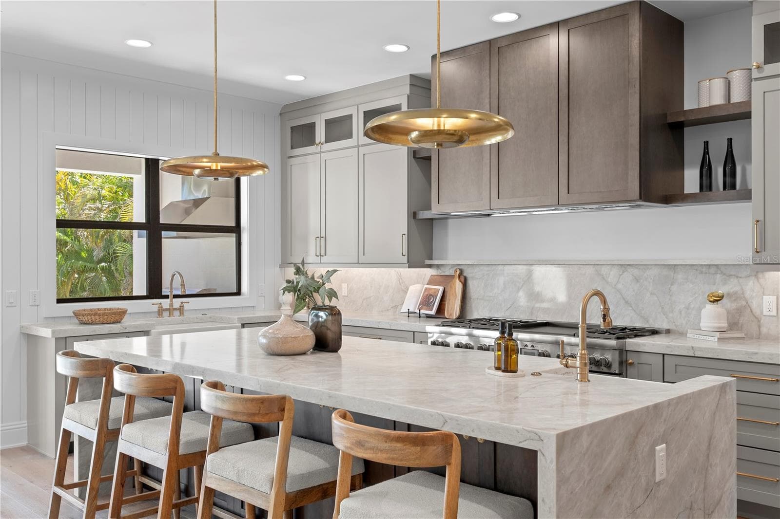 Kitchen with 6 burner, double griddle Thermador range - 5008 W DICKENS AVE, TAMPA