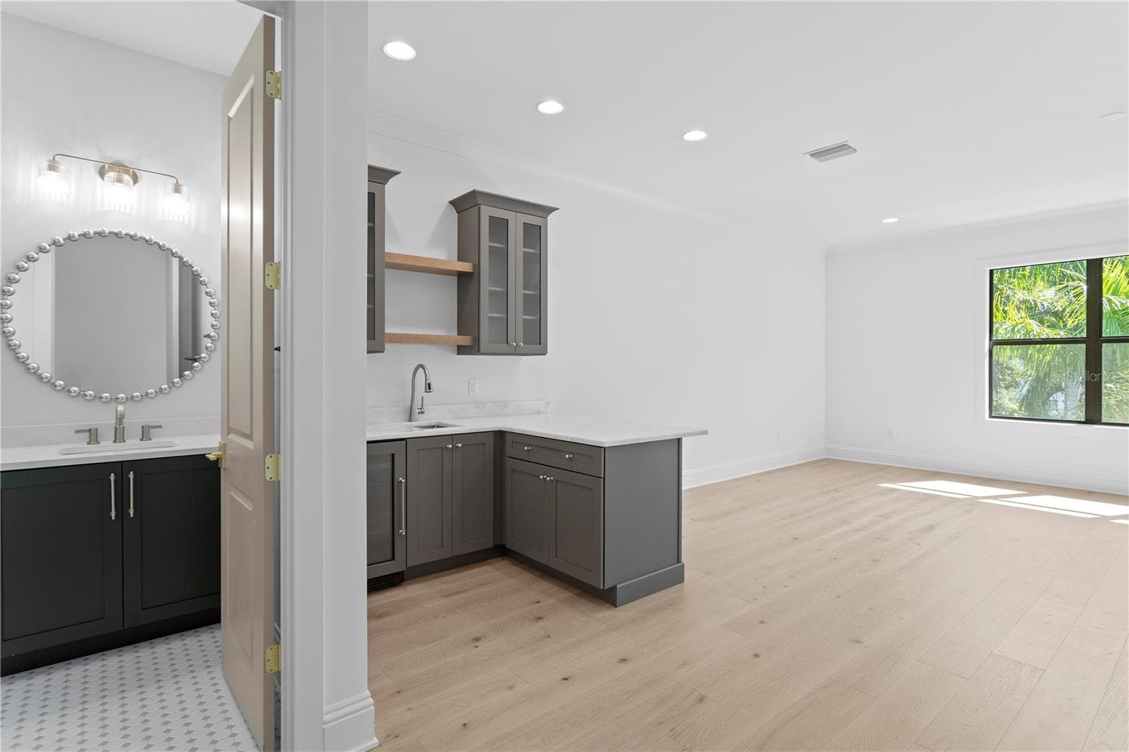 Bonus room with wet bar - 5008 W DICKENS AVE, TAMPA