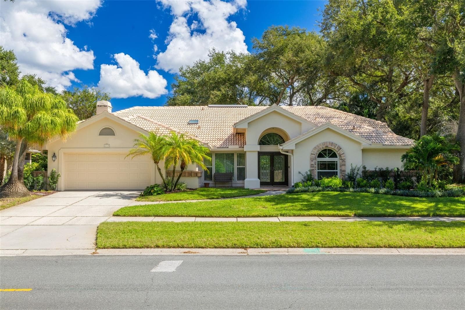 2715 COUNTRY WOODS LN