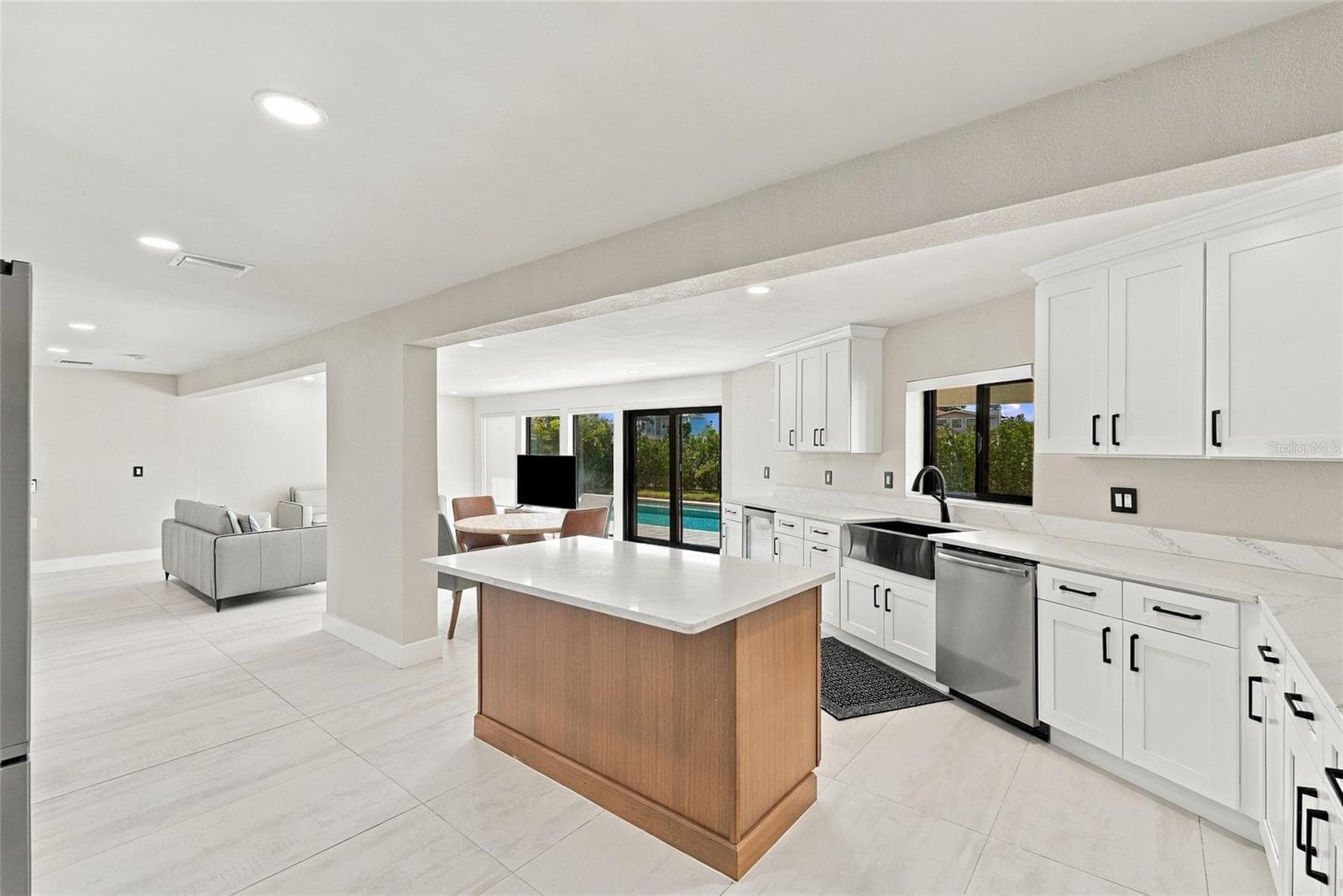 Single Family Residence at 556 JOHNS PASS AVE, MADEIRA BEACH, photo 13 of 44