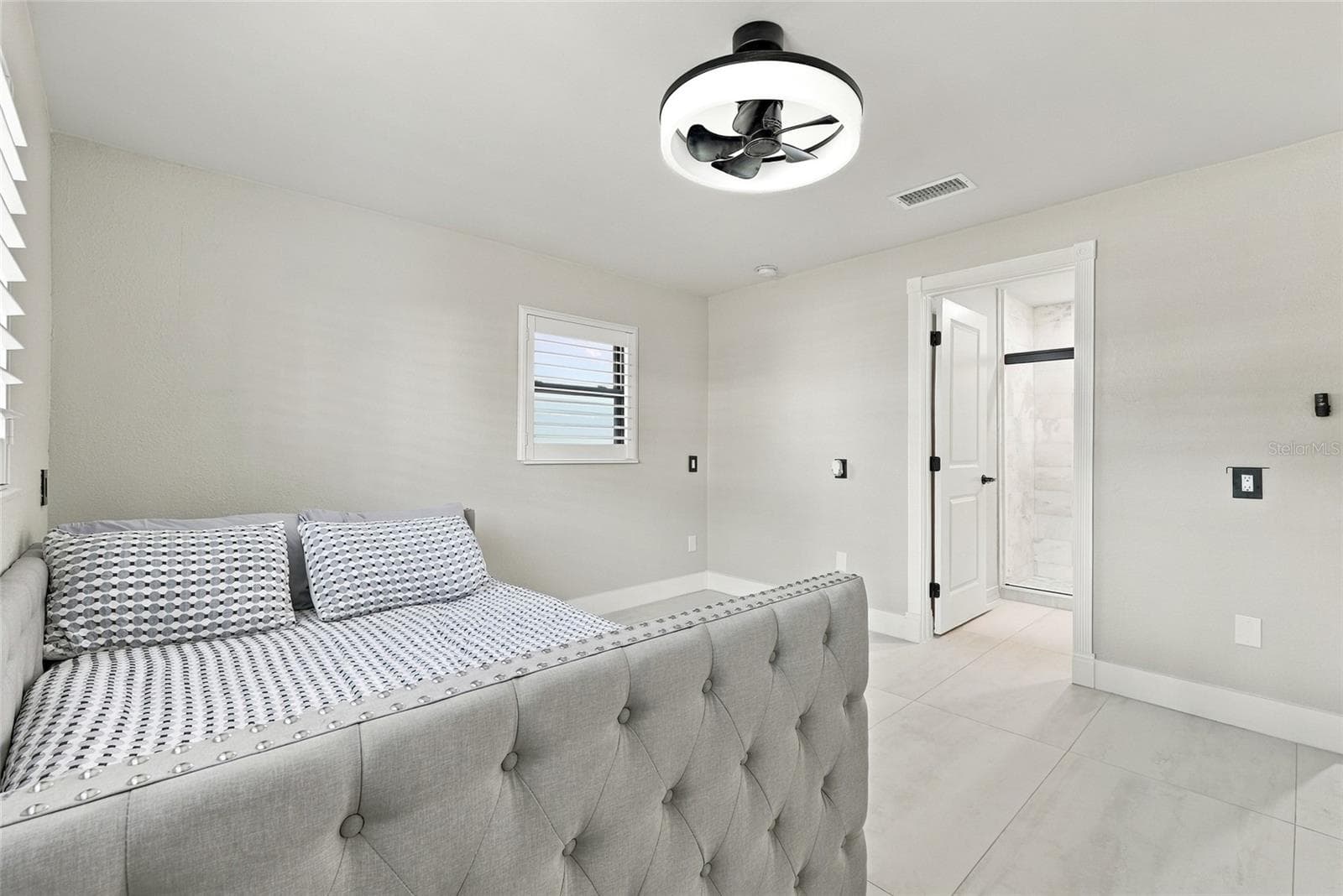 Single Family Residence at 556 JOHNS PASS AVE, MADEIRA BEACH, photo 26 of 44