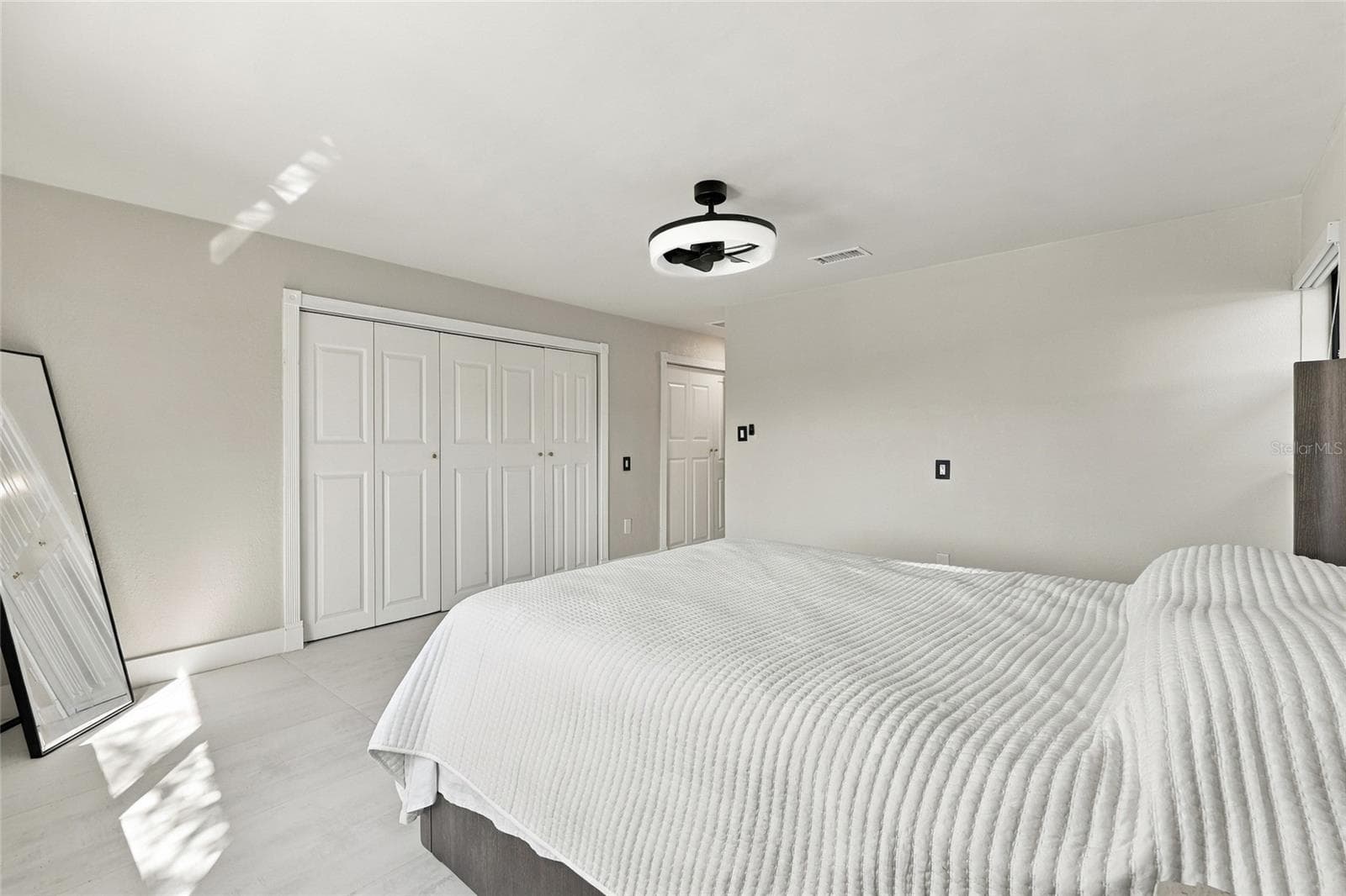 Single Family Residence at 556 JOHNS PASS AVE, MADEIRA BEACH, photo 34 of 44