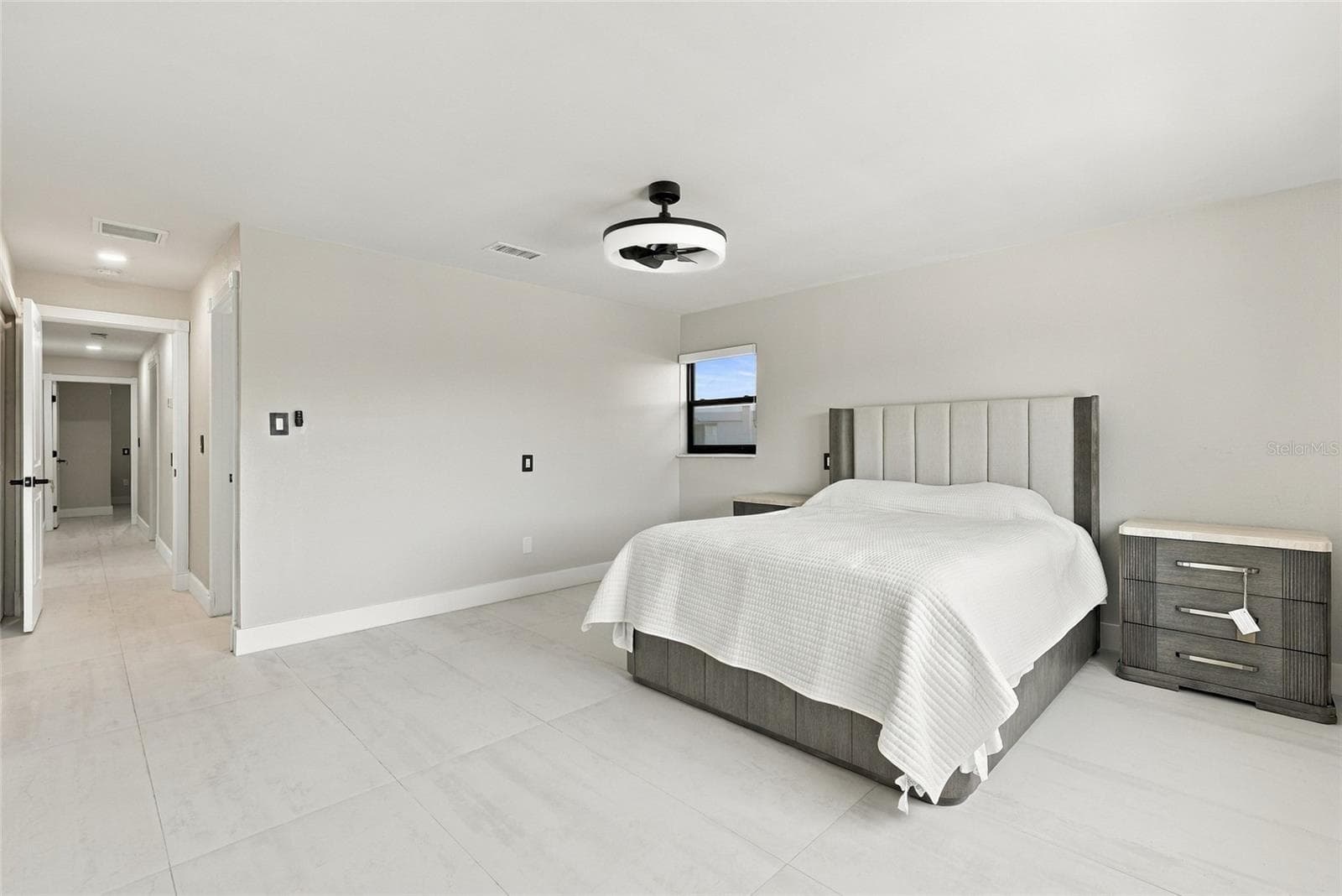 Single Family Residence at 556 JOHNS PASS AVE, MADEIRA BEACH, photo 35 of 44