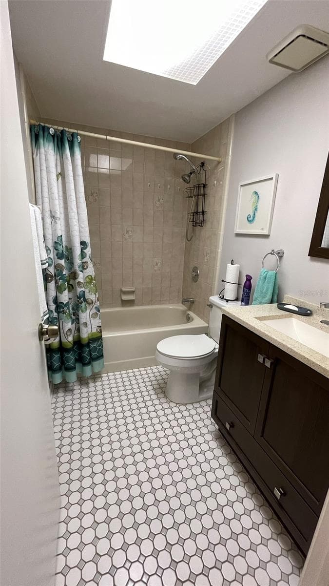 2nd bathroom - 1009 LABELLE TER NW, PORT CHARLOTTE