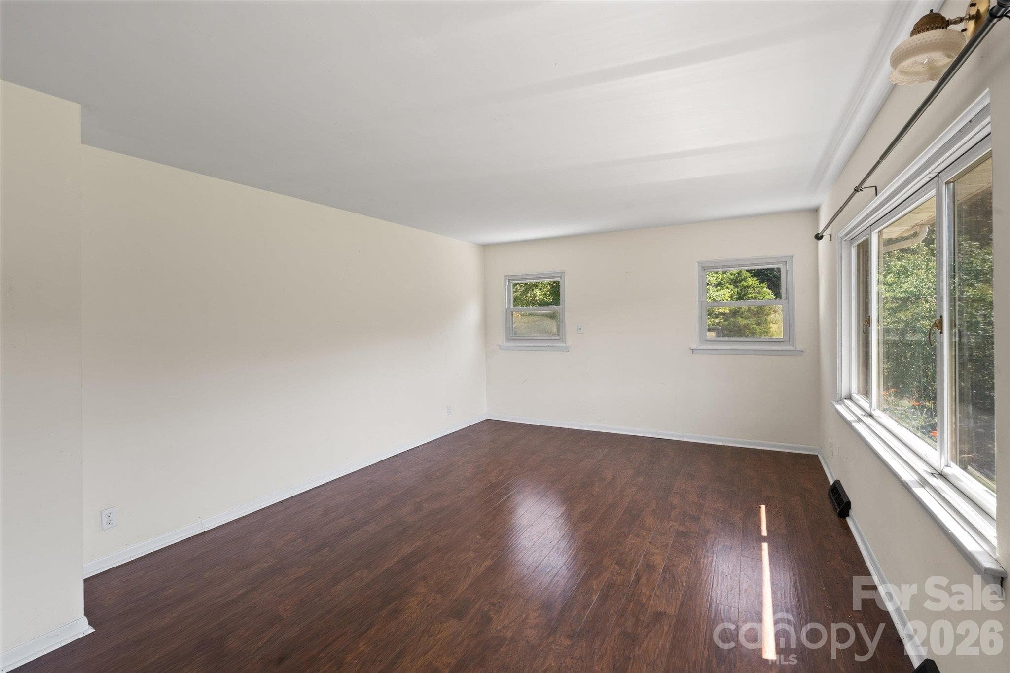 Single Family Residence at 20 Cedar Farm Road, Asheville, photo 6 of 38