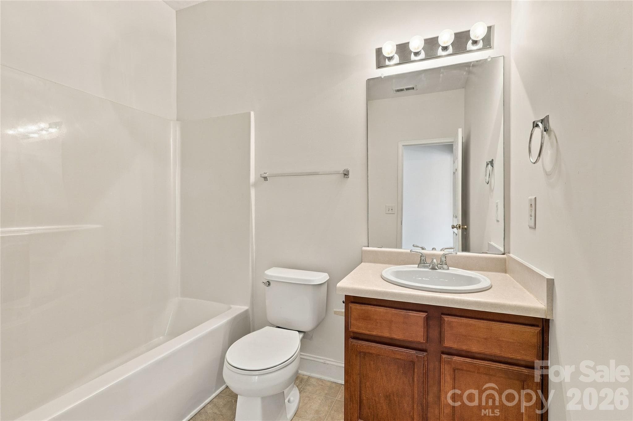 A full bath with a tub/shower combo is convenient for guests. - 327 Annaberg Lane, Monroe