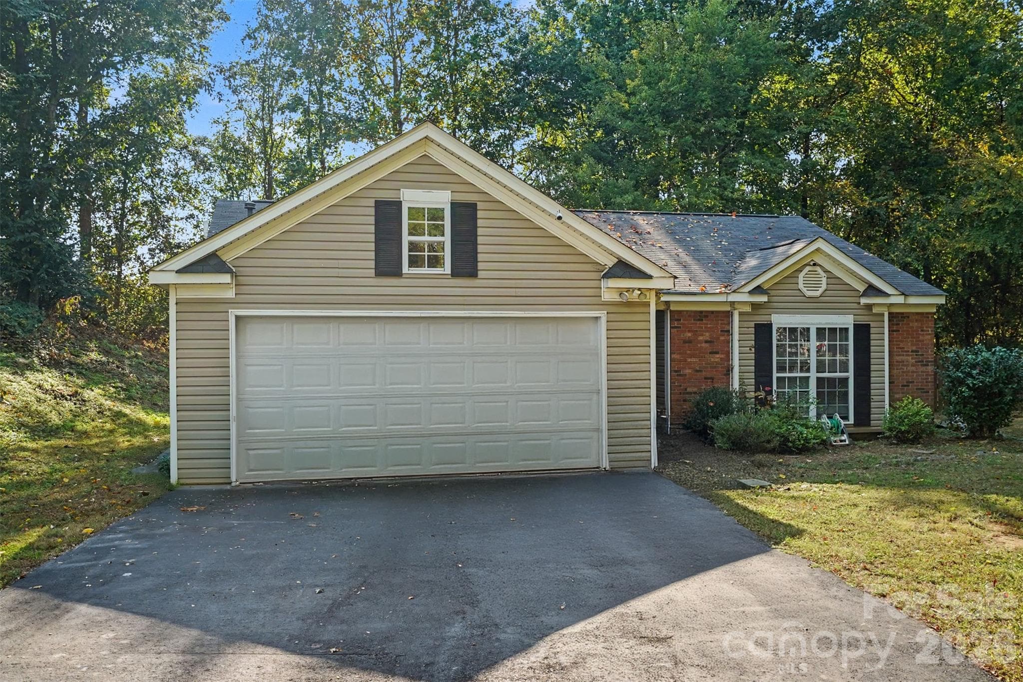 Single Family Residence at 706 White Oak Lane, Matthews, photo 2 of 30