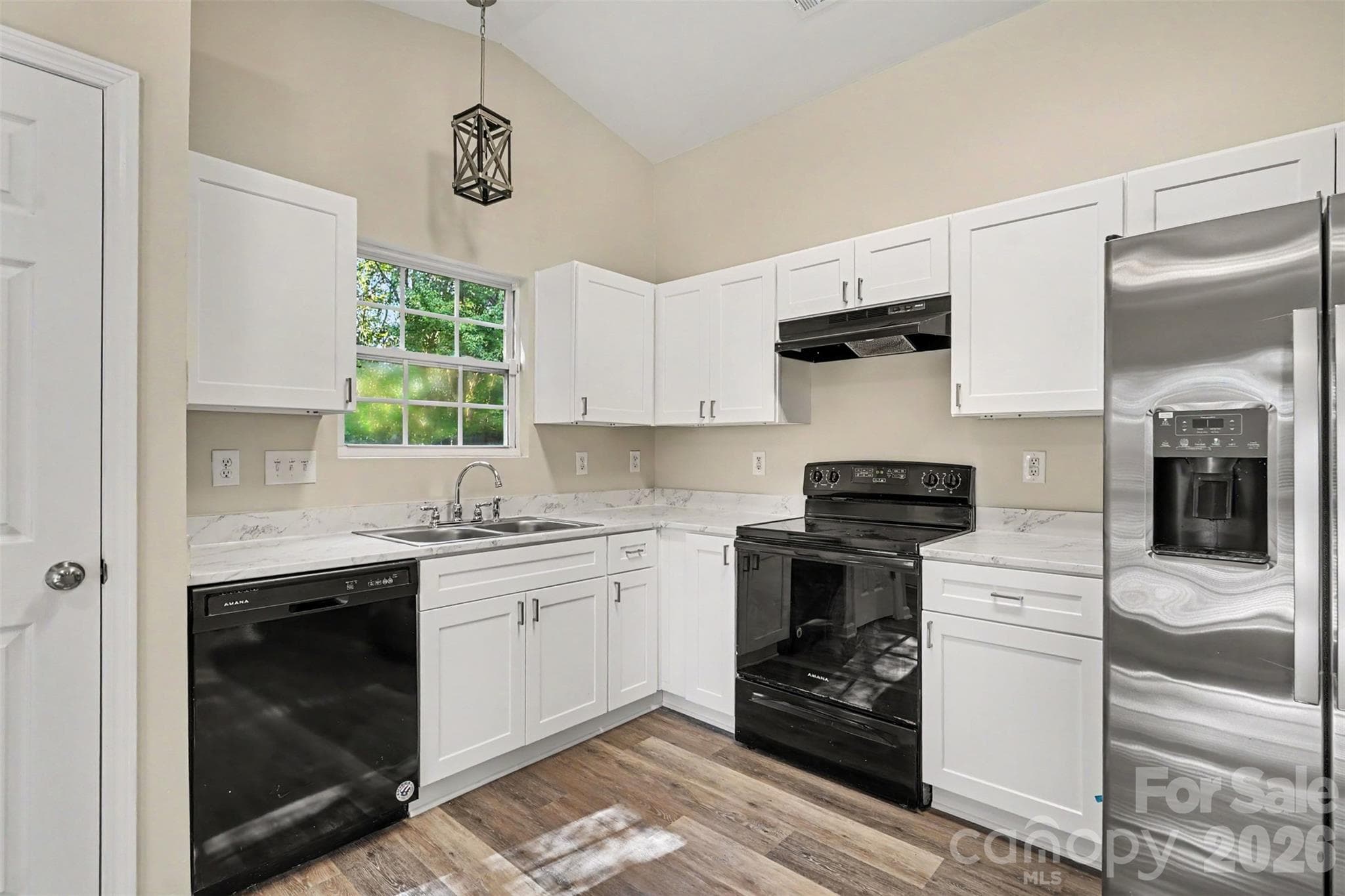 Single Family Residence at 706 White Oak Lane, Matthews, photo 13 of 30