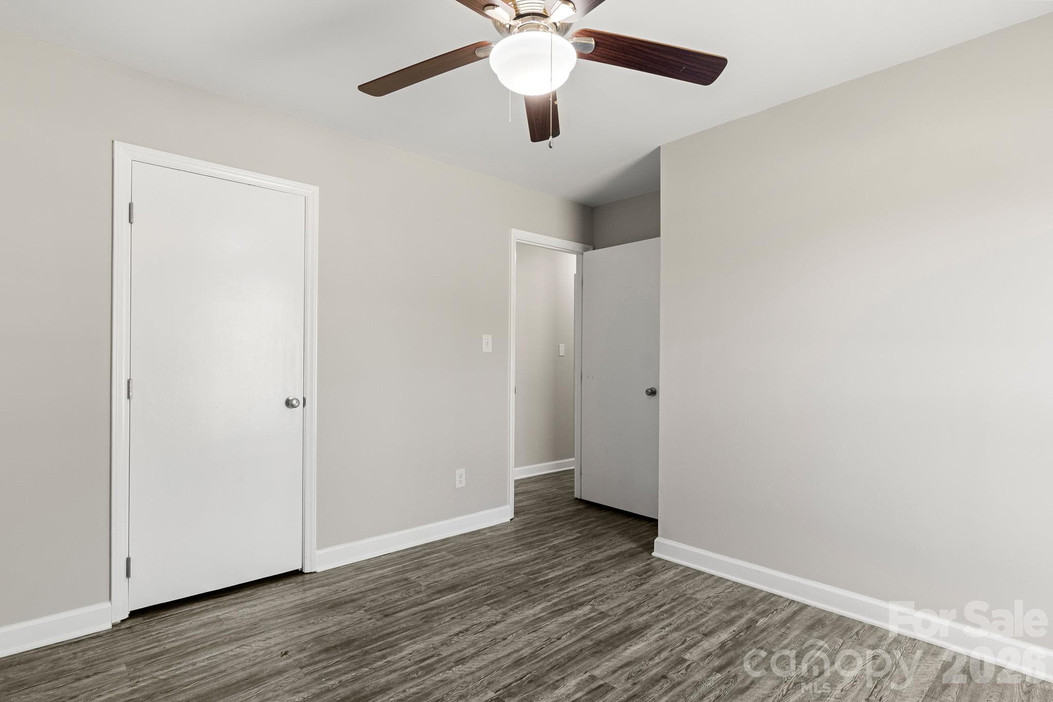 Single Family Residence at 7607 Eastbourne Road, Charlotte, photo 5 of 46