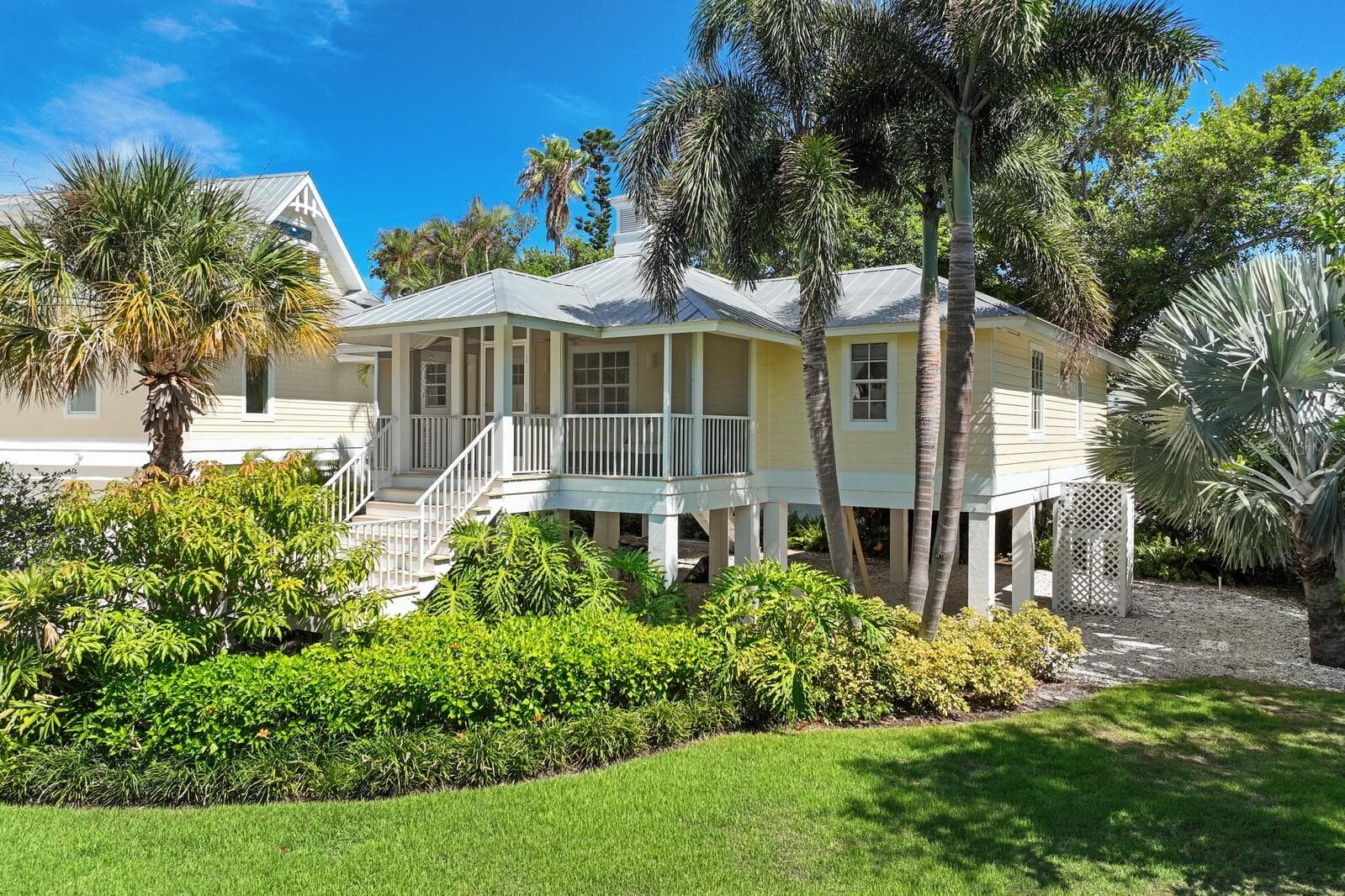 Guest Cottagee - 2021 20TH ST W, BOCA GRANDE