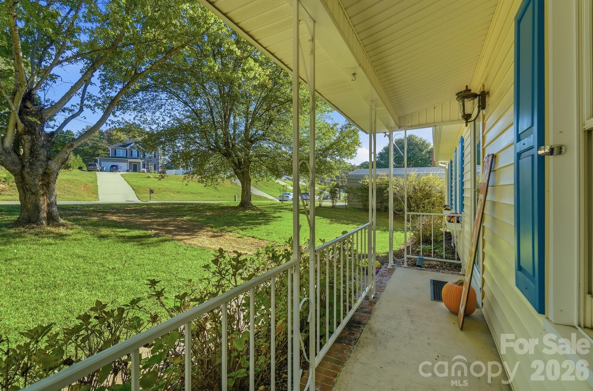 Single Family Residence at 1509 Yellowstone Court, Gastonia, photo 3 of 49