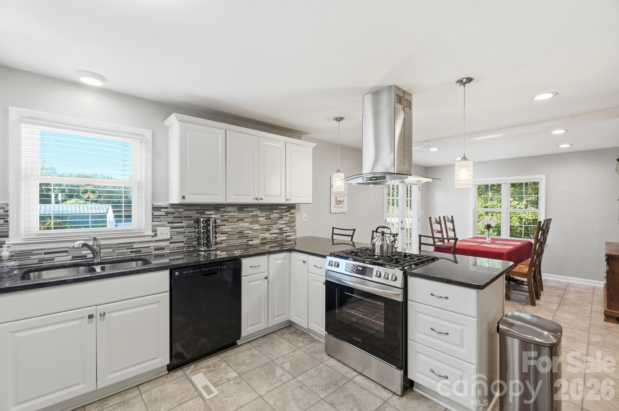 Single Family Residence at 1509 Yellowstone Court, Gastonia, photo 12 of 49