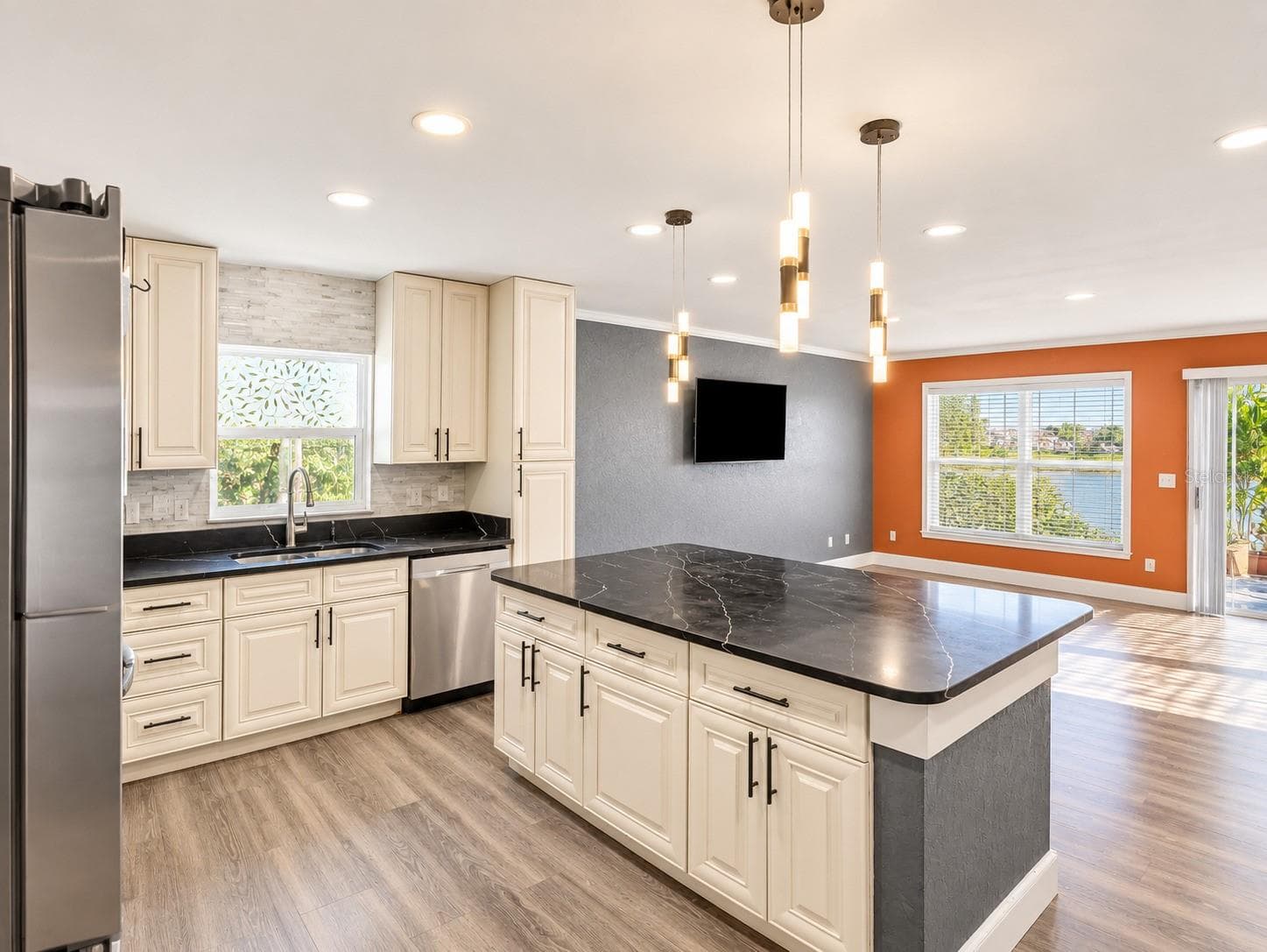 Single Family Residence at 12924 LOS ALAMITOS CT, ORLANDO, photo 8 of 37