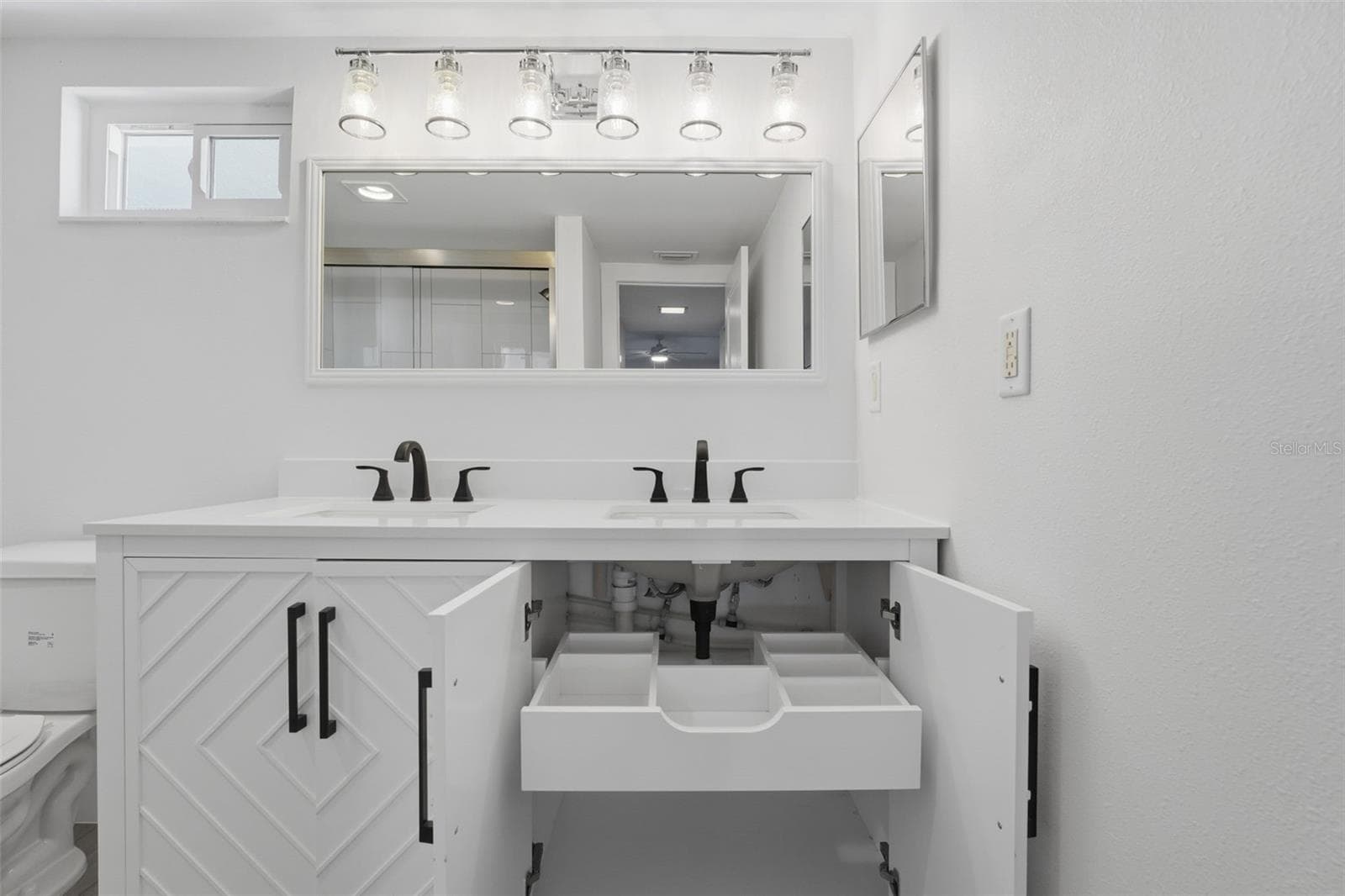 Very great use of the cabinet - 1150 TARPON CENTER DR #101, 1-A, VENICE