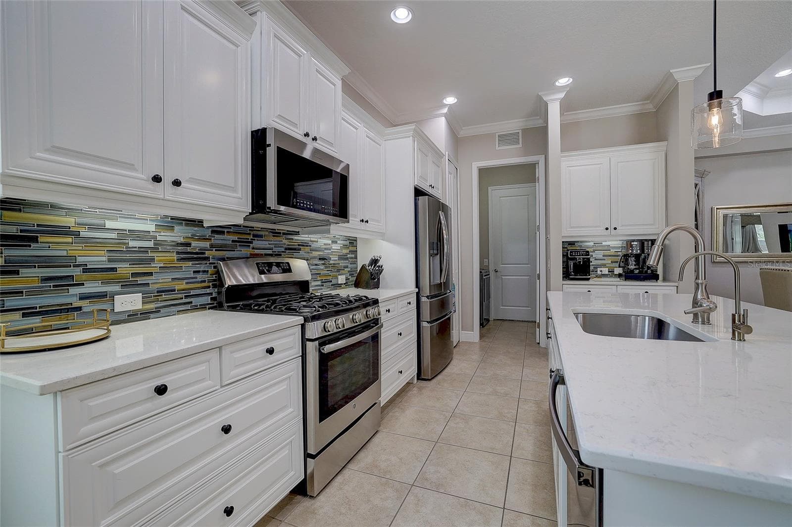 Single Family Residence at 3718 WOODCLIFF LAKE TER, SARASOTA, photo 15 of 57