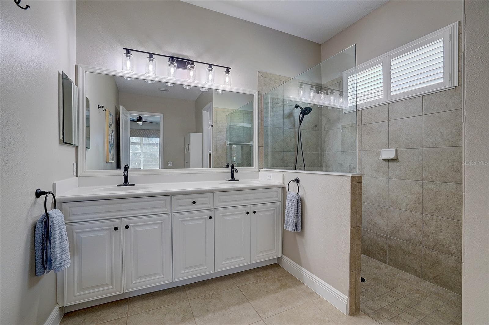 Single Family Residence at 3718 WOODCLIFF LAKE TER, SARASOTA, photo 25 of 57