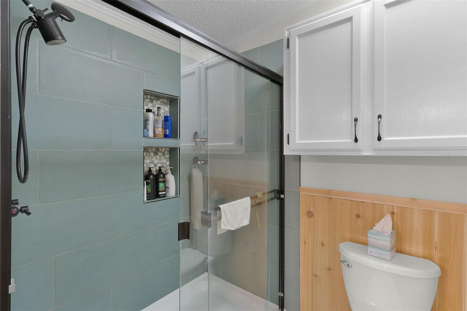 Primary Shower - 8333 COUNTY ROAD 109A-1, LADY LAKE