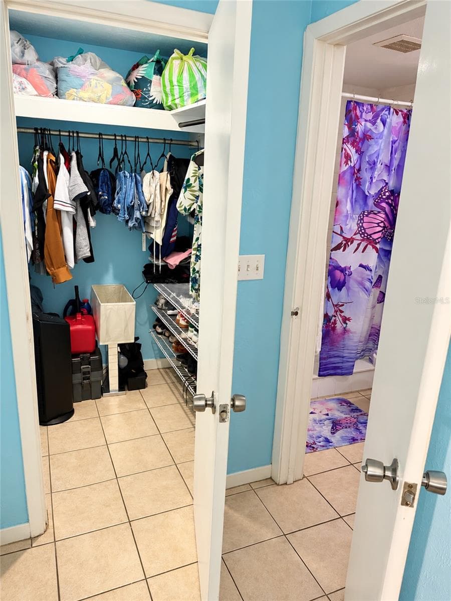 Closet - 5513 GOLDEN DR, TAMPA