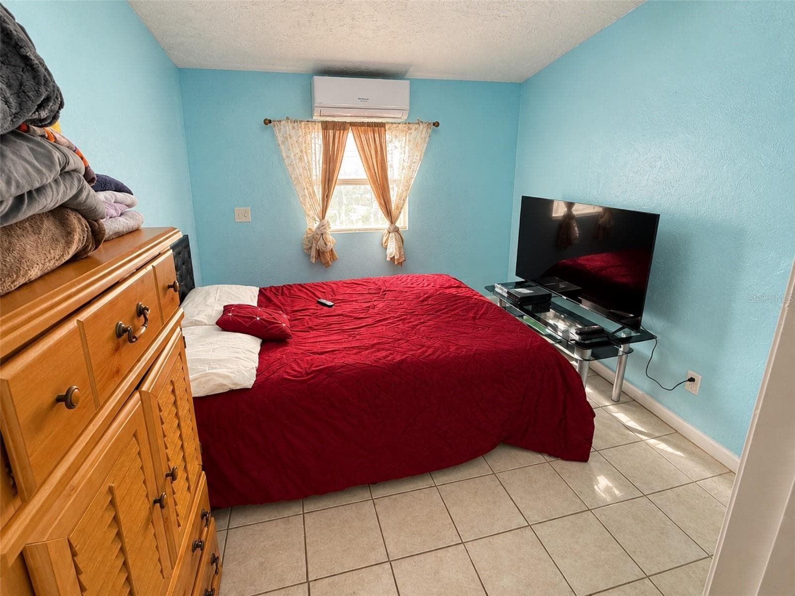 Mother-in-Law, Suite Bedroom - 5513 GOLDEN DR, TAMPA