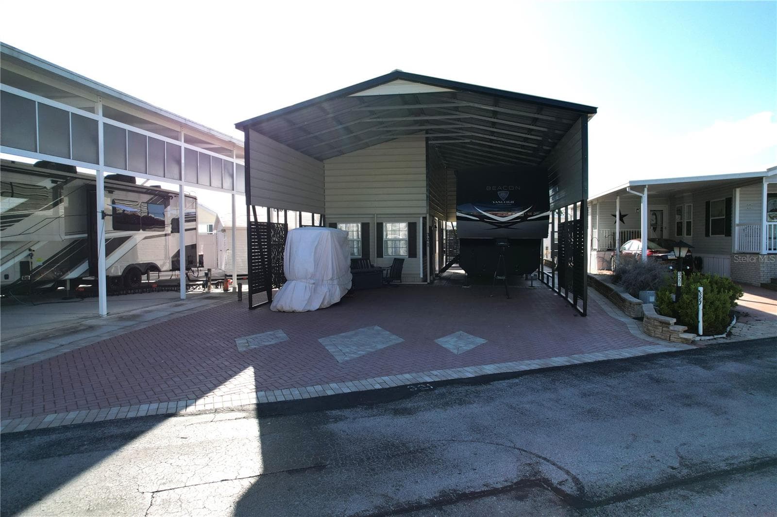 Fabulous RV Port - 321 ST GEORGE DR, DAVENPORT