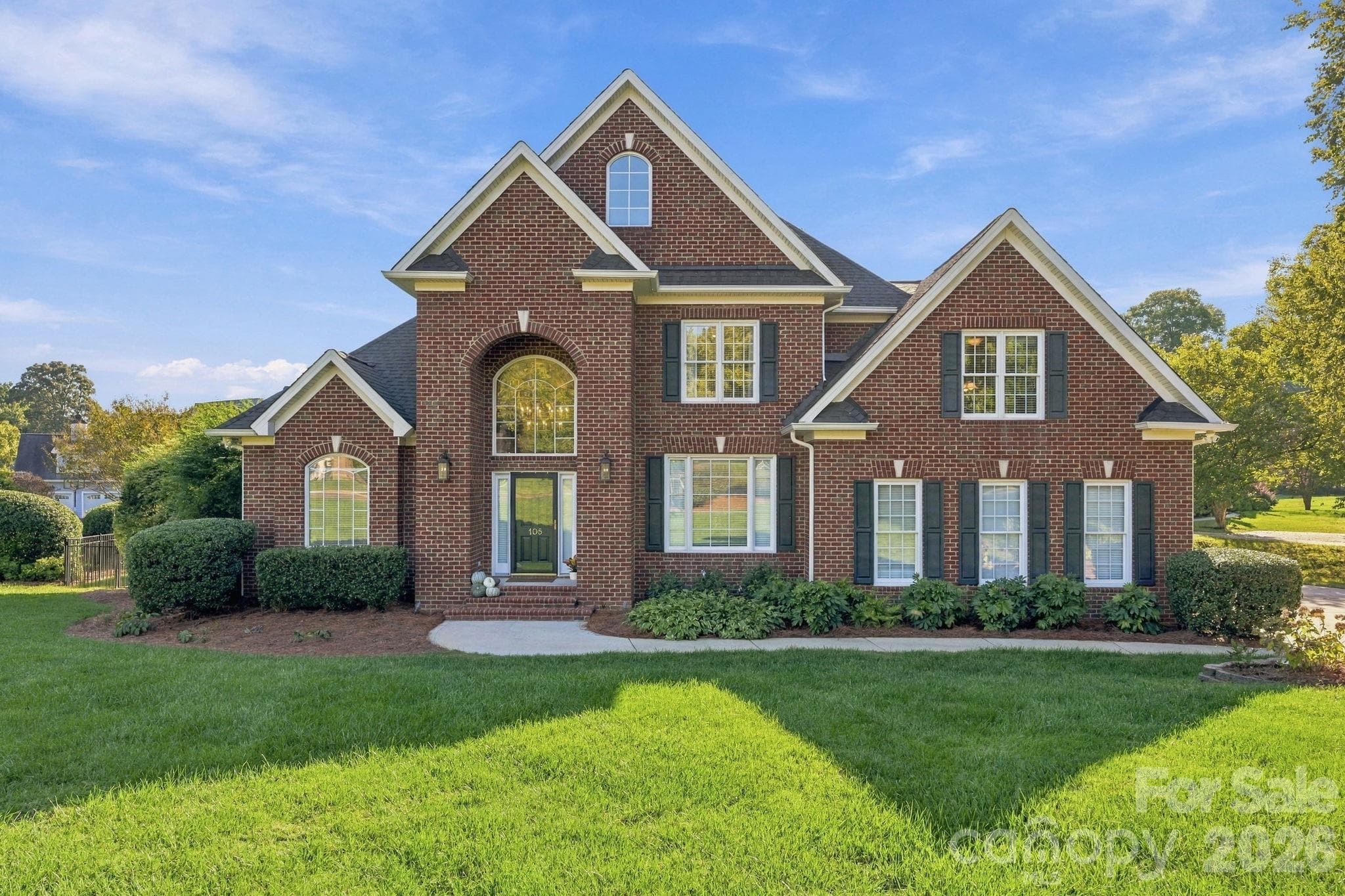 Great Curb Appeal - 105 Kings Crest Drive, Mooresville
