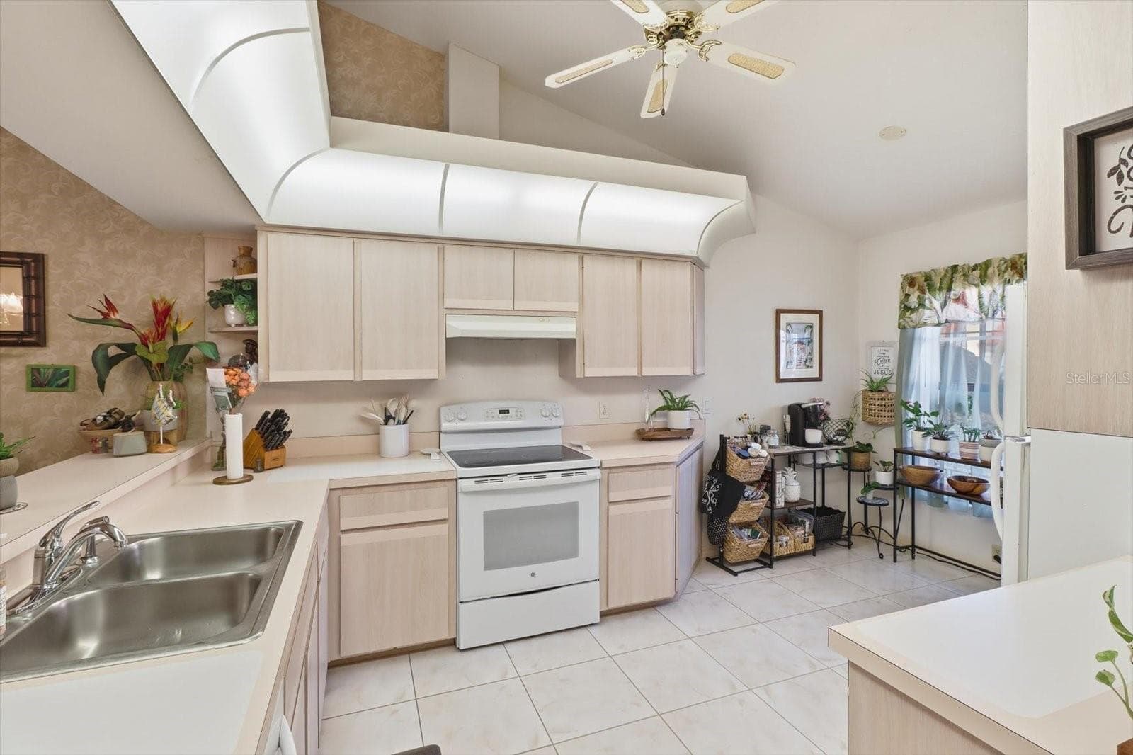 Kitchen - 2052 FOREST DR, INVERNESS
