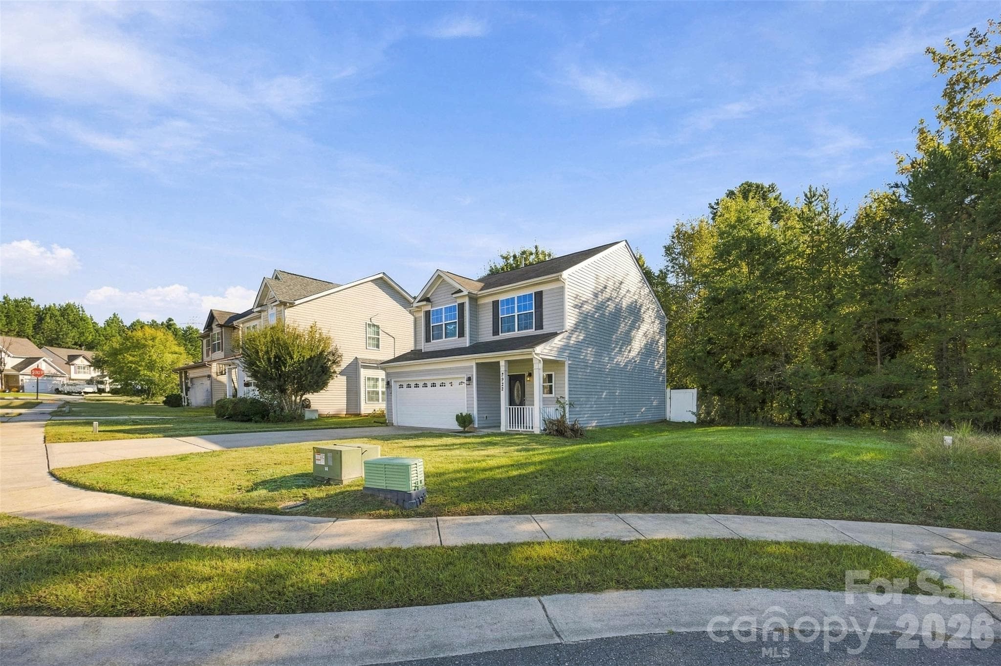 Single Family Residence at 3922 Northerly Island Court, Gastonia, photo 2 of 38