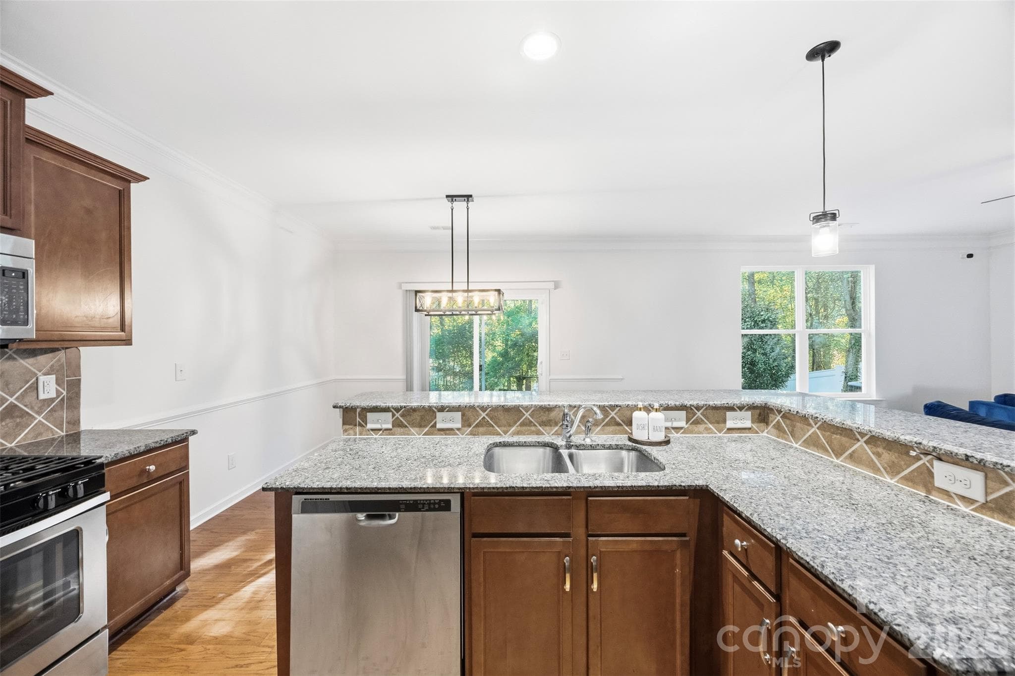 Single Family Residence at 3922 Northerly Island Court, Gastonia, photo 10 of 38