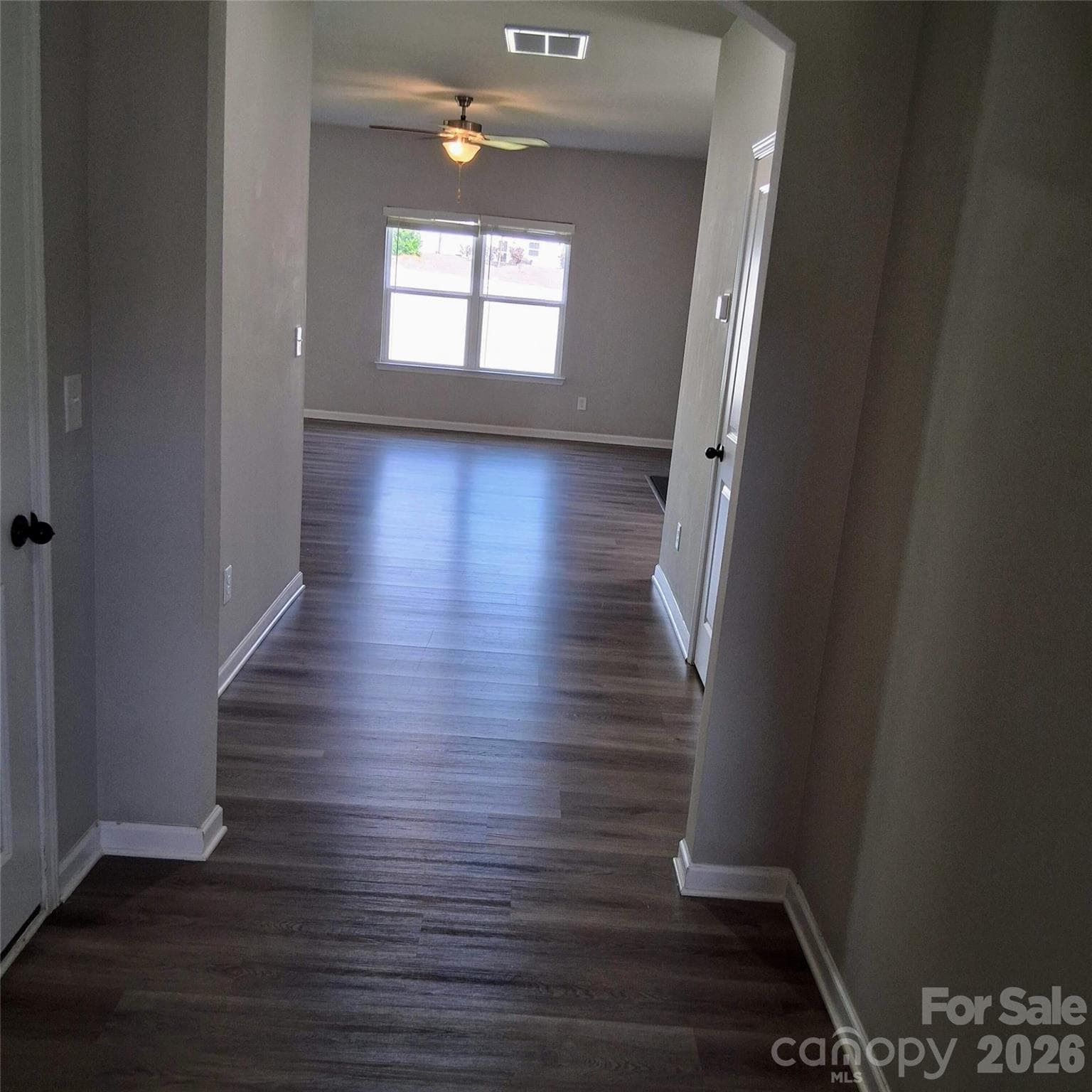 Single Family Residence at 4213 Stoneygreen Lane, Charlotte, photo 8 of 38