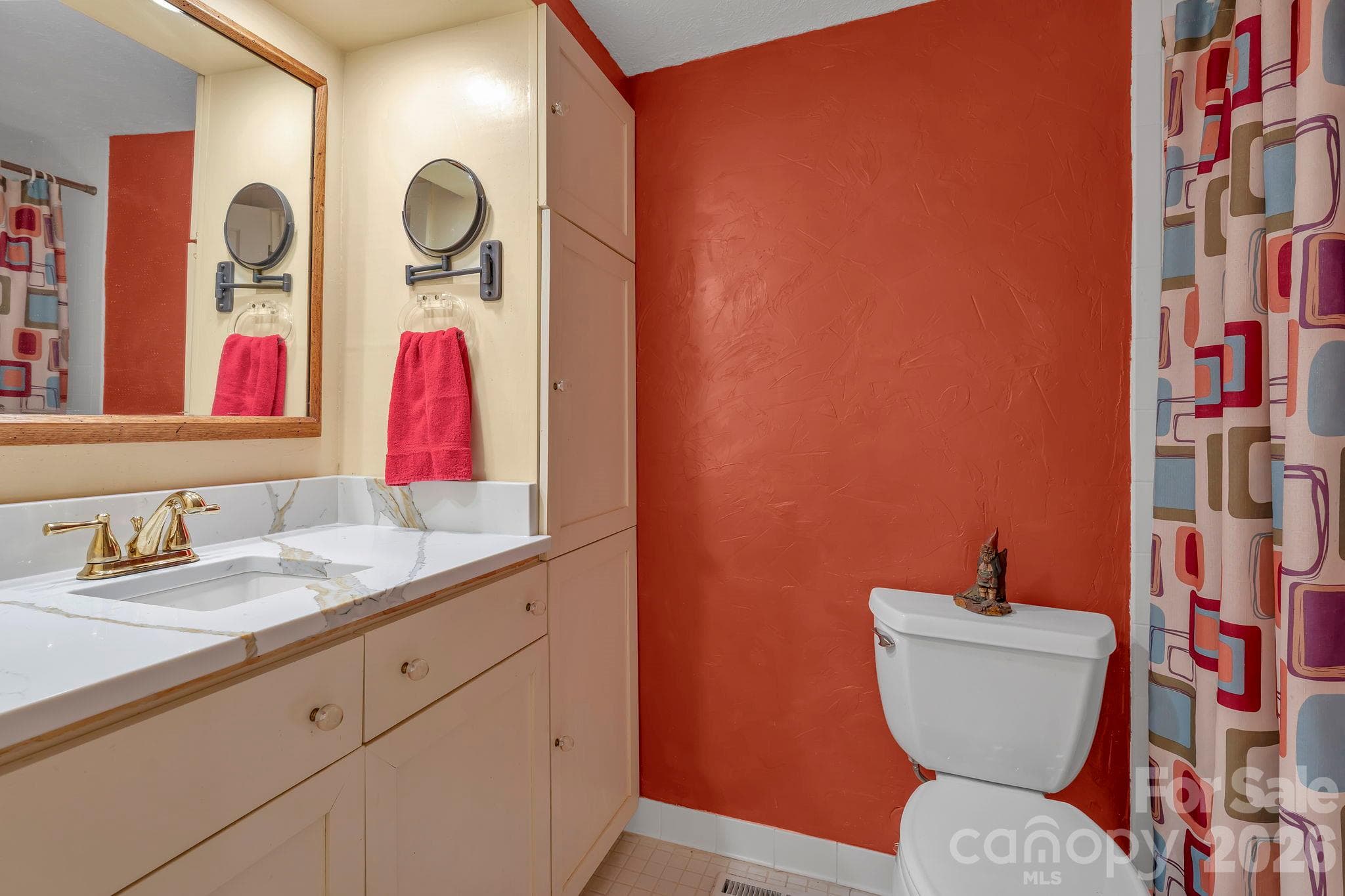 Main-level bedroom suite bath - 1590 Shulls Mill Road, Boone