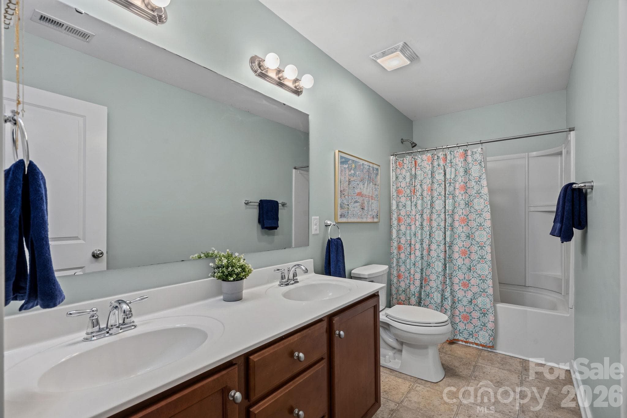 Upstairs shared bathroom has a double vanity - 13326 Pierre Reverdy Drive, Davidson