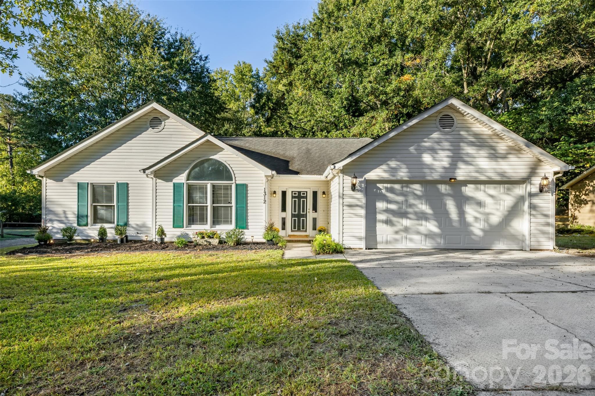 Single Family Residence at 1312 Newfound Hollow Drive, Charlotte, photo 2 of 33