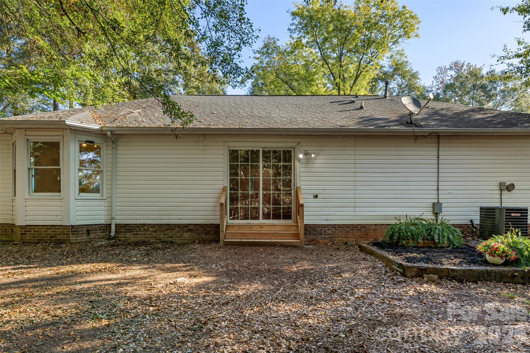 Single Family Residence at 1312 Newfound Hollow Drive, Charlotte, photo 28 of 33