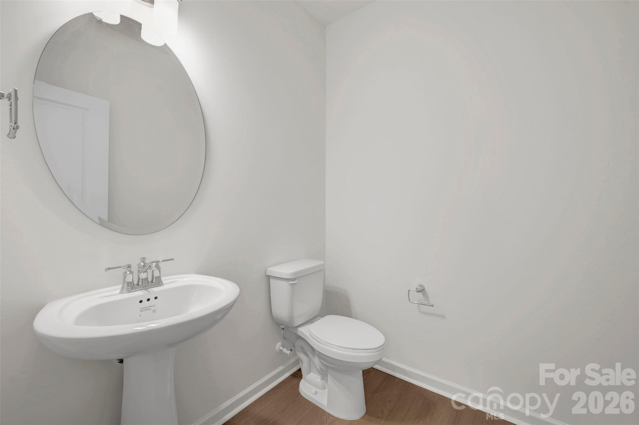 Powder room - 2970 Ballenger Street, Kannapolis
