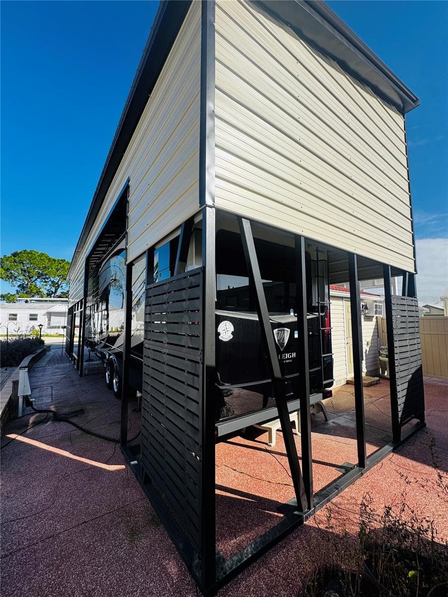 Well constructed - 321 ST GEORGE DR, DAVENPORT