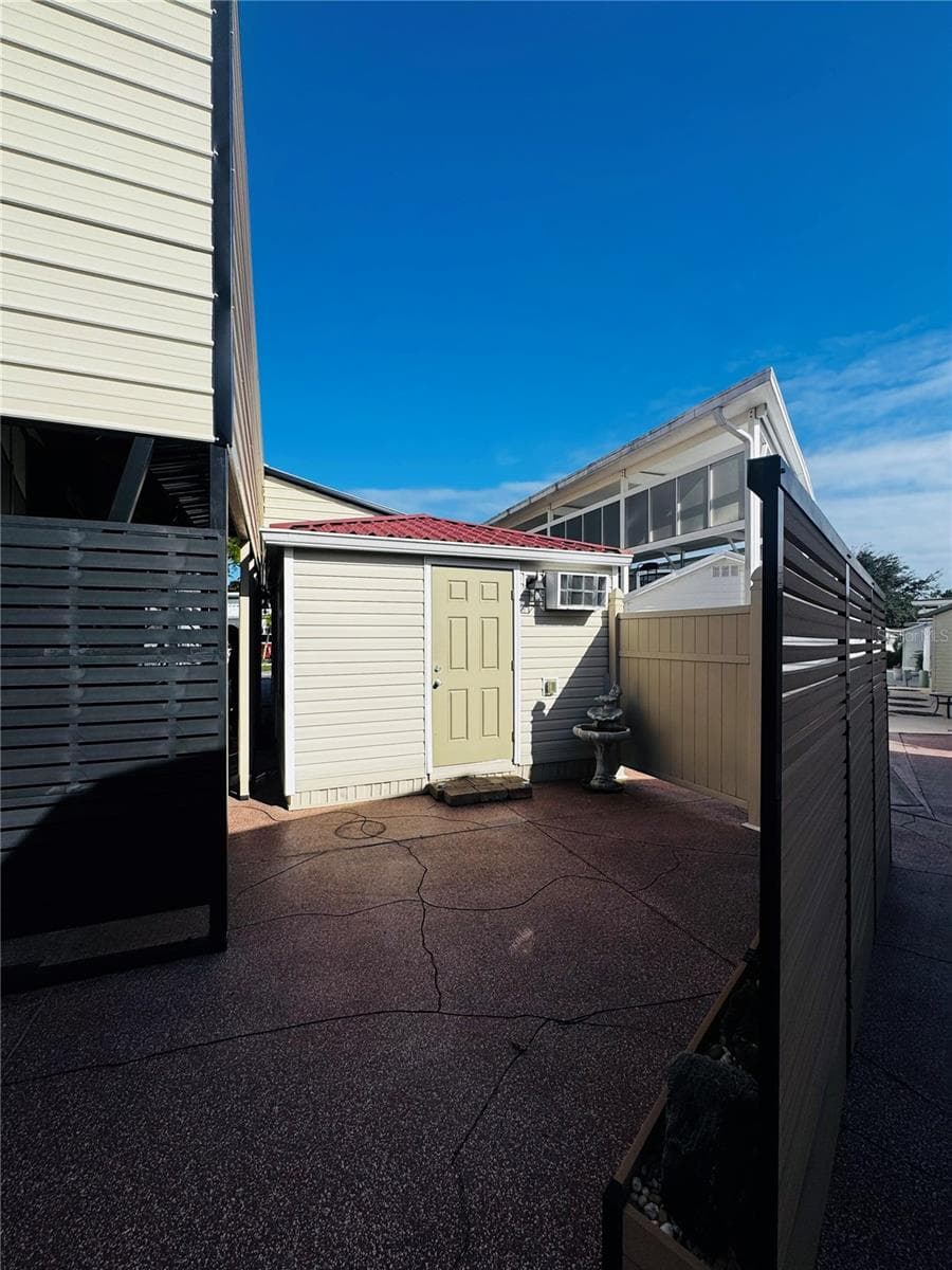 Back patio - 321 ST GEORGE DR, DAVENPORT