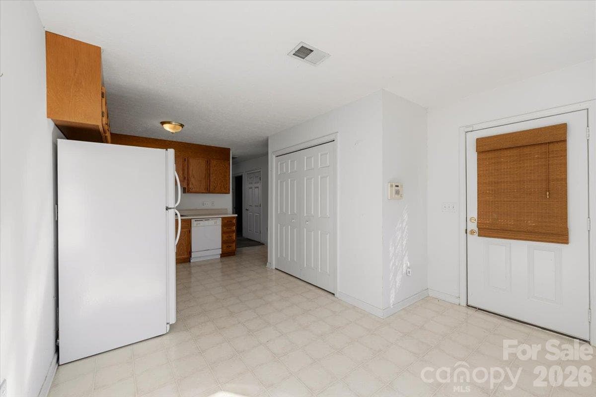 Townhouse at 121 24th Street NW, Hickory, photo 12 of 19