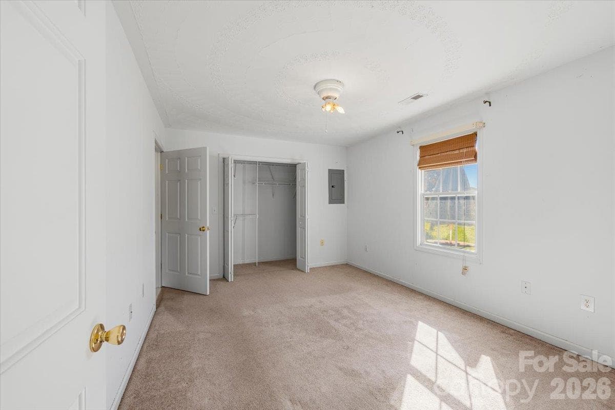 Townhouse at 121 24th Street NW, Hickory, photo 14 of 19