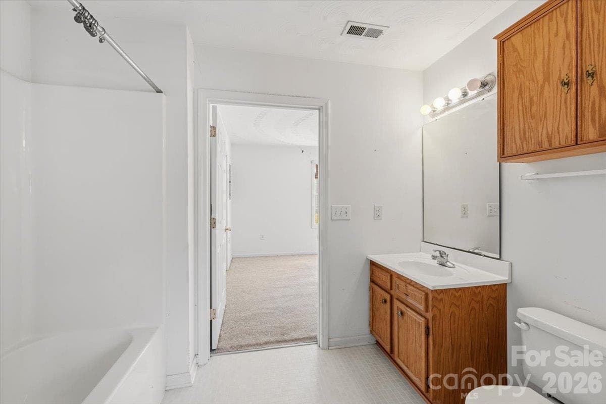 Townhouse at 121 24th Street NW, Hickory, photo 16 of 19