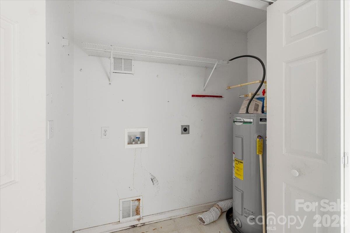 Townhouse at 121 24th Street NW, Hickory, photo 19 of 19