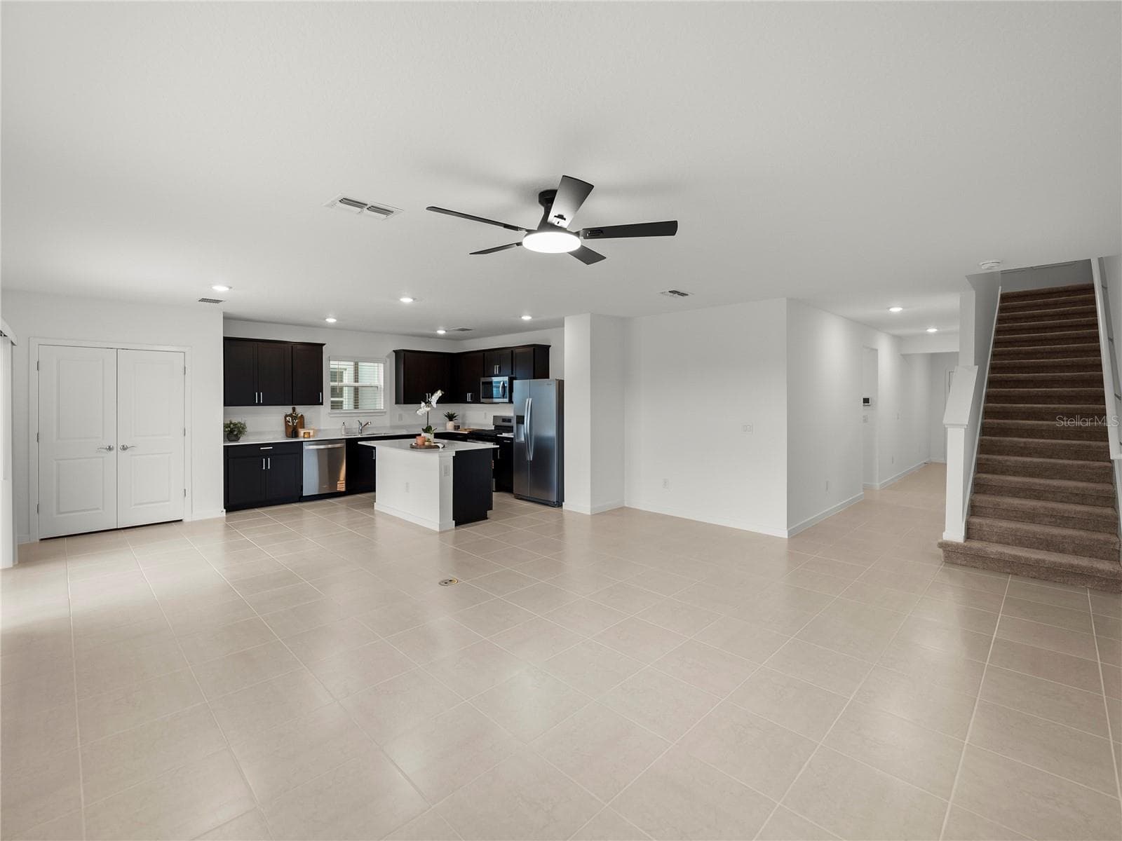 Open Main Living/Dining and Kitchen Area - 1076 KISTNA DR, ZEPHYRHILLS